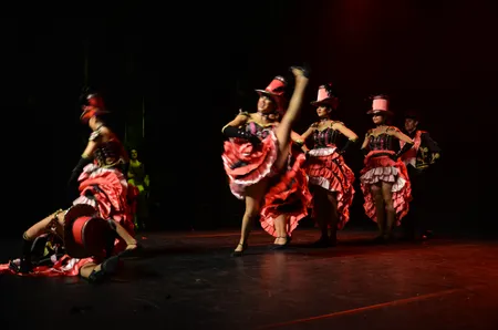 LOLIPOP - SPECTACLE REVUE CABARET DANSEUSES CHANTEURS INTINERANT