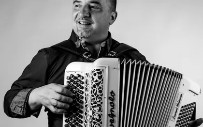 Photo de Accordéoniste Chanteur Laurent Molinarie /  Millau 12