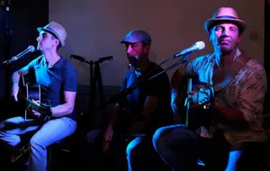 Le Trio en action sur scène