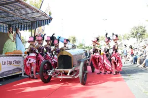 Lolipop danseuses professionnelles moulin rouge salon exposition automobile vintage moulin rouge 