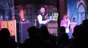  Sébastien ladruze Magicien, dans le spectacle La Maison Fantastique