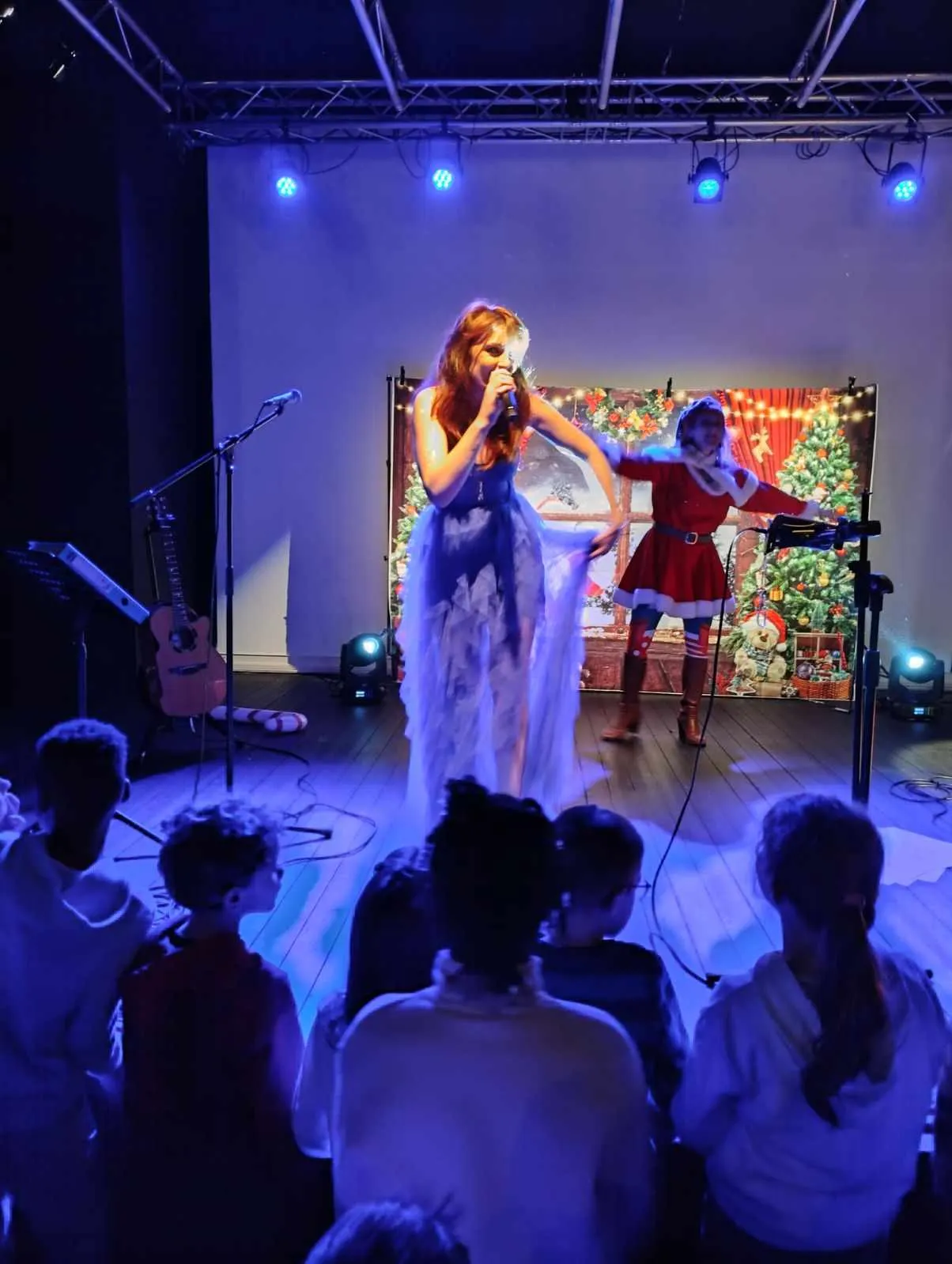 spectacle de Noël dans le rôle de la reine des neiges 