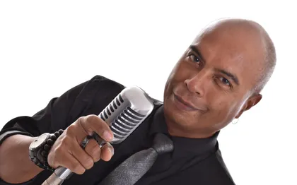 Photo de Nirina, Chanteur Crooner et MC trilingue 