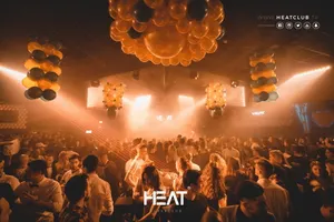 soirée club privée ballon décoration egypte