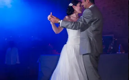 Photo de  Les soirées à dj damien - Disc Jockey à Tours - Matériel sono et light - Indre et Loire