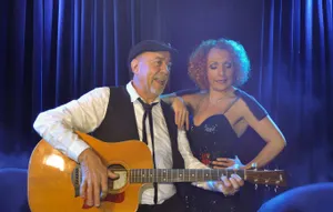 Lydia Moreno chanteuse et Abdel Krouni guitariste chevronné vous ont préparé un programme Pop rock avec les reprises des plus grands tubes en version acoustique live Un superbe concert pour tous les goûts, idéal pour les bars à thèmes, restaurants chics où la clientèle  appréciera la chaleur des morceaux phares revisités dans le Gard Ales Nimes l'Herault Montpellier 