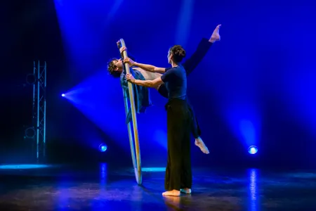 Erwan CROQ Artiste de roue Cyr, Acrobate / Quimper