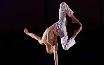 Photo de Nestor le contorsionniste - Contorsion et équilibres - International