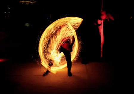 Ogyassa, Jongleurs, cirque aérien, échassiers / CAEN NORMANDIE