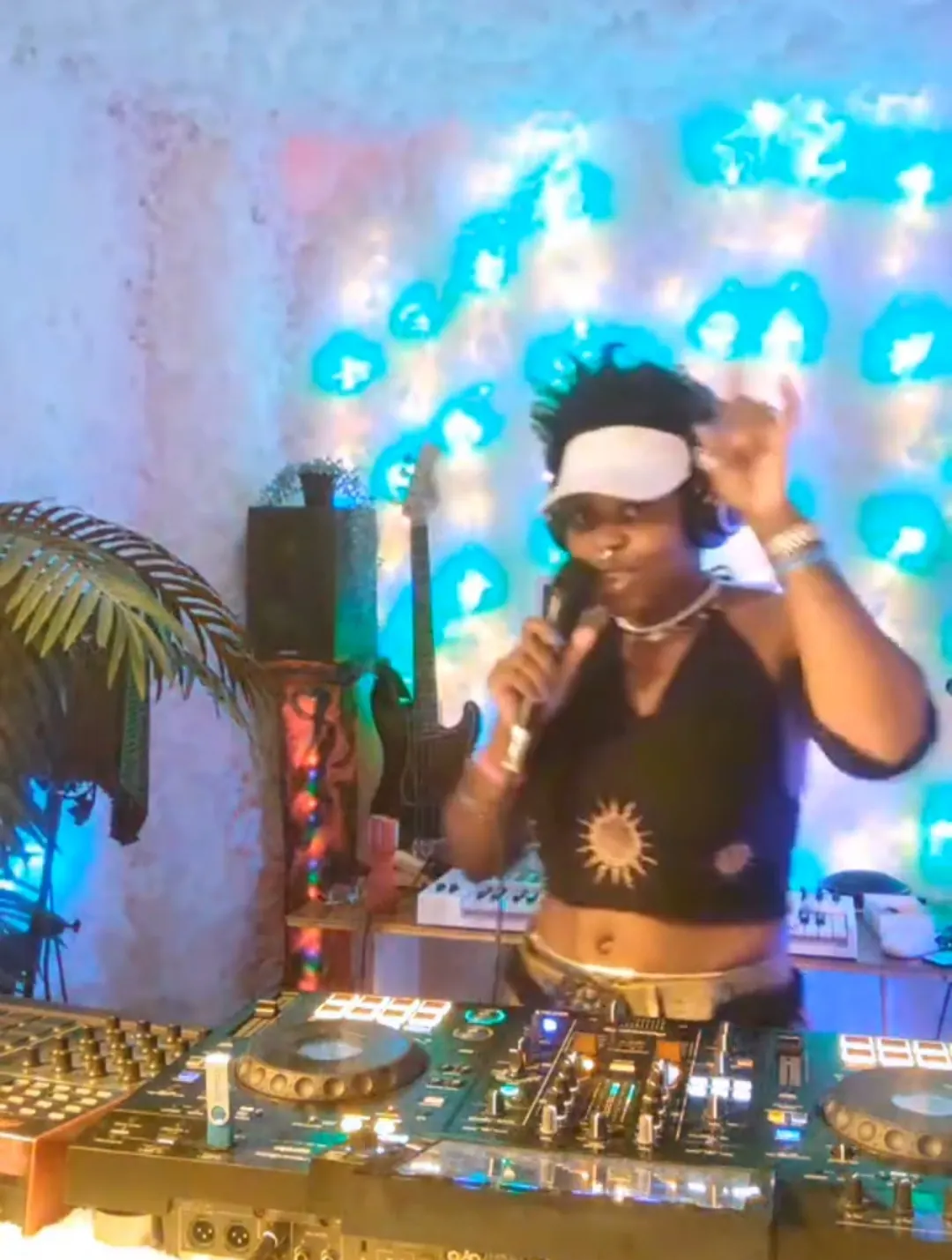 DJ ANIMATRICE / PARIS