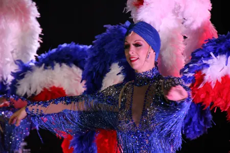 LOLIPOP - SPECTACLE REVUE CABARET DANSEUSES CHANTEURS INTINERANT