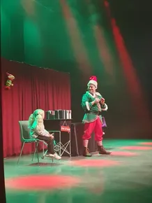 Ludovic CHARROS, Magicien Echassier et Jeux en bois / Isère