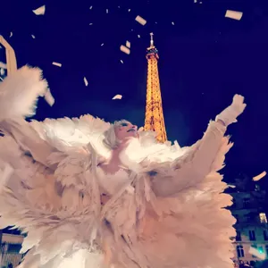 Echassiers lumineux Blancs animation lumières costumes spectacle parade déambulation noël fêtes  mariage évènementiel corporate réveillon nouvel an salon anniversaire fete festival cocktail accueil soirée dansante festival mariage anniversaire réveillon nouvel an saint valentin carnaval paris bordeaux nantes lyon nice monaco toulouse lille chartres orléans