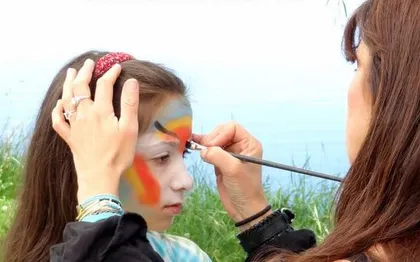 Photo de Maquilleuse artistique, échassière 