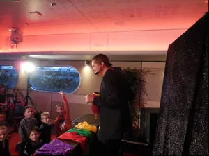 Participation des enfants avec magie et sourires :)