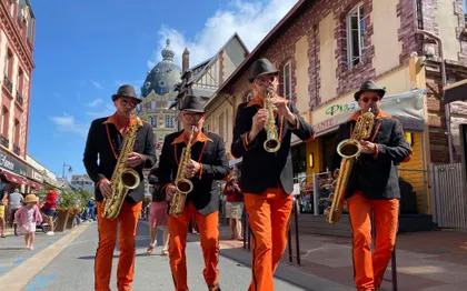 Photo de Saxez l'Air Quartet / Groupe musical déambulatoire