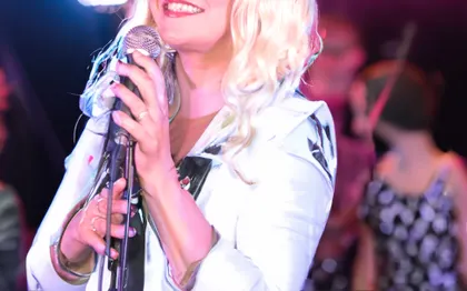 Photo de Lydia Moreno – Chanteuse | Duo Pop Rock, Cabaret & Animation Gard