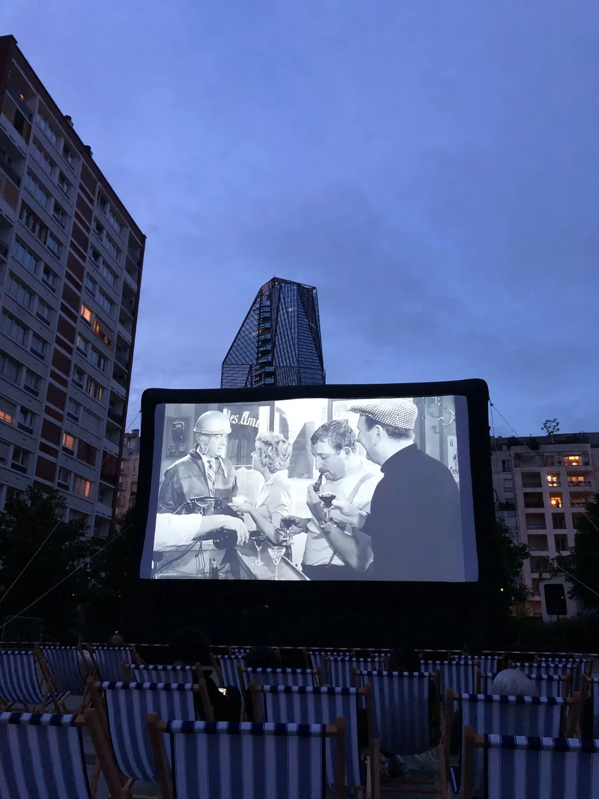Cinéma en plein air à la Défense