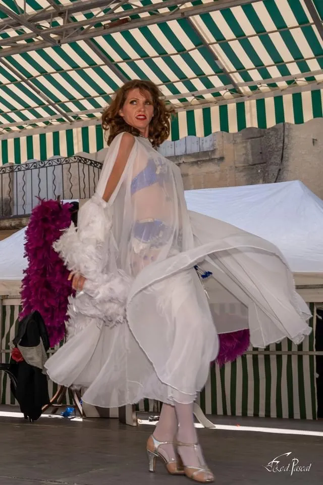 Show effeuillage tableau italien Dita Von Divine 