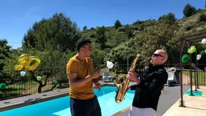 Prestation lors d'une Pool Party pour un anniversaire à Marseille
