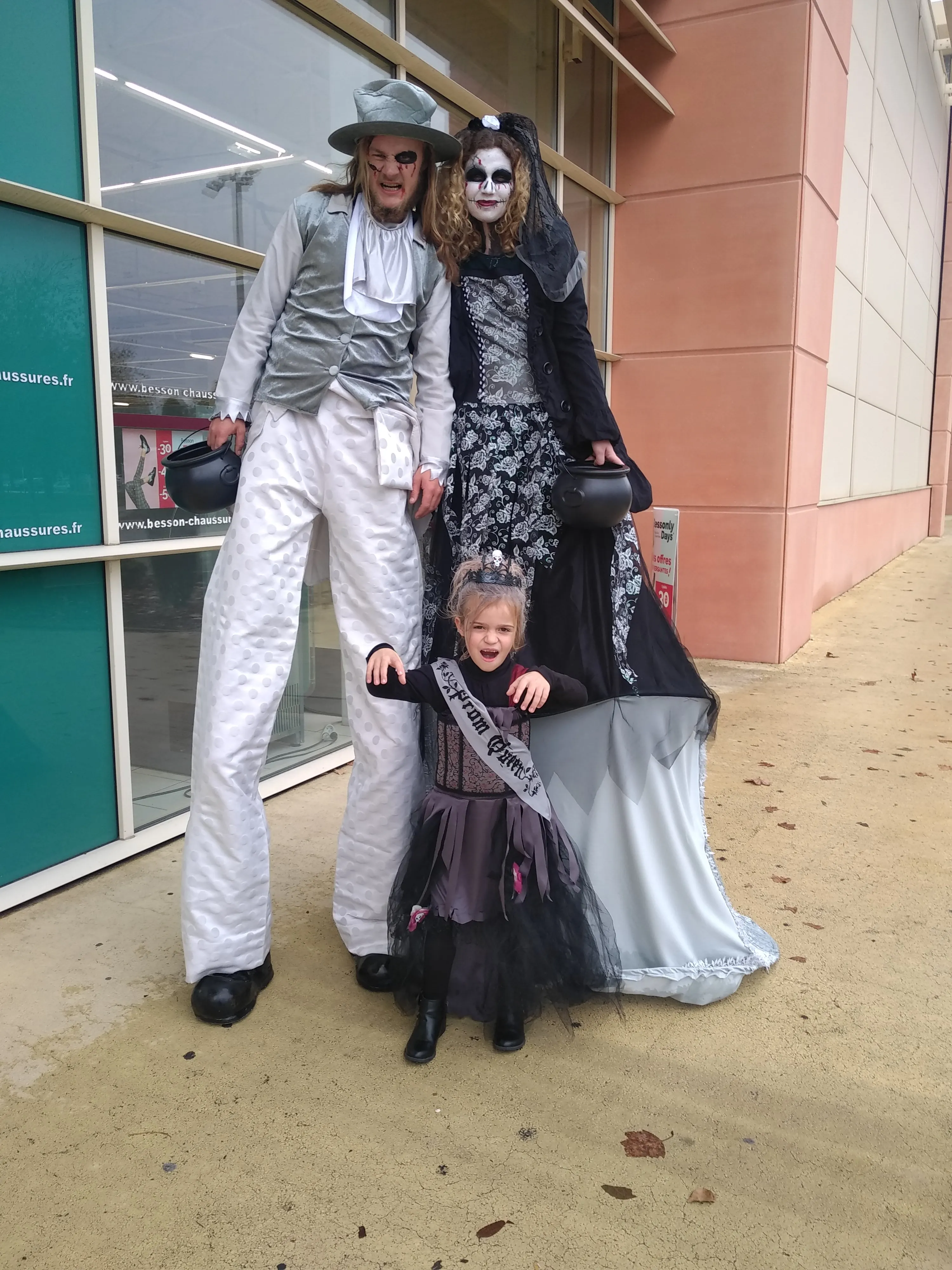 Nos échassiers costume Halloween.