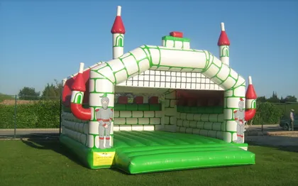 Photo de Manège enfants, structures gonflables, jeux géant en bois / GARD