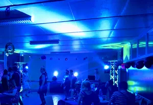 collaboration avec un DJ de la région