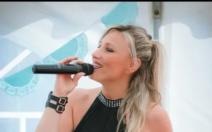 Photo de CHANTEUSE , AVEC MUSICIEN(S) , DJ ANIMATION 