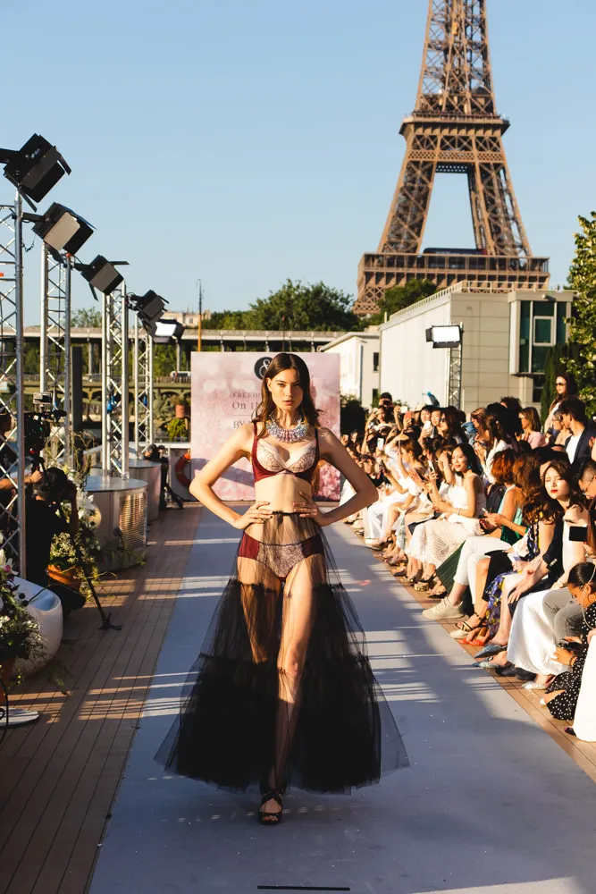 Défilé de mode, Péniche Le Diamant Bleu / Seine Paris