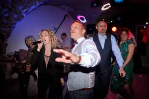 Animation de soirée avec chant en live et animation Dj par Lydia Moreno du groupe Les Ladies'M Alès Gard