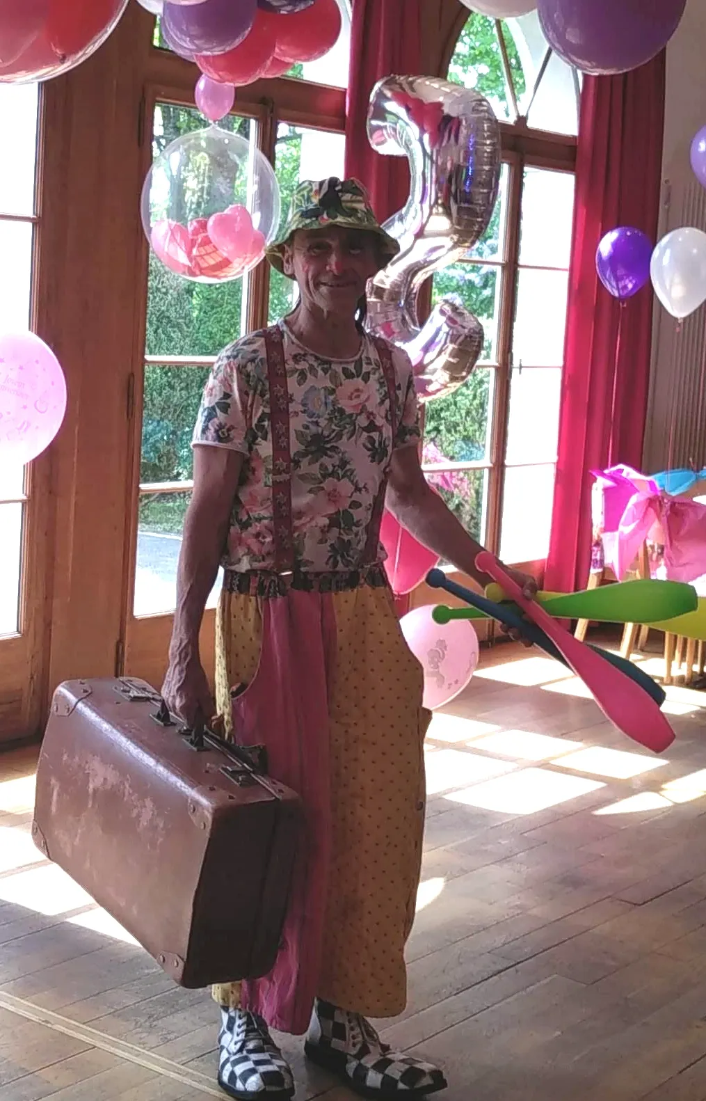 Gildas, clown , jongleur , acrobate sur monocycle , sculptures sur ballons et décoration en Ballons ...