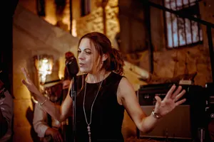 Delphine SARTORE chanteuse Bordeaux