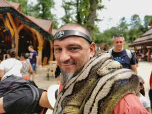 Montreur de serpents médieval