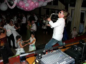 Eric Dulle saxophoniste mariage soirée dansante.