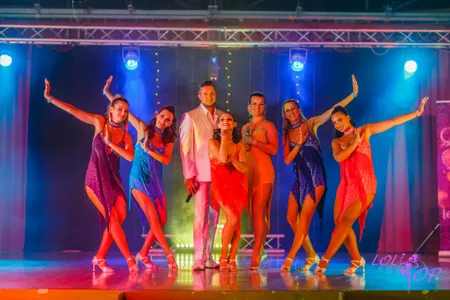 LOLIPOP - SPECTACLE REVUE CABARET DANSEUSES CHANTEURS INTINERANT