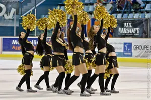 Lolipop pompom girls danseuses remise prix championnat compétition hockey sur glace patinoire Montpellier