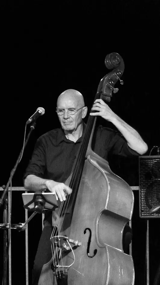 Yvan, contrebasse