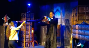 One man show magique avec Sébastien ladruze Magicien, dans le spectacle La Maison Fantastique présentation d'un numéro avec le public