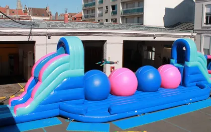 Photo de Weeloc City : Plage en ville et structures gonflables