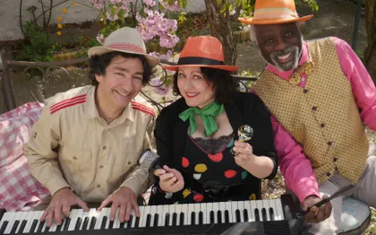 Photo de Gaga bOOp, trio swing chant-claquettes + piano + batterie,  FRANCE