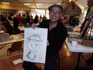 l'artiste est content de vous montrer votre bobine !