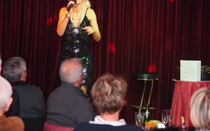 Photo de Sandy chante les annés 80, les chansons cultes du cinéma  06