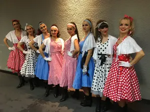 Lolipop danseuses pin-up déambulation de rue spectacle salon événement vintage mairie comite des fêtes 