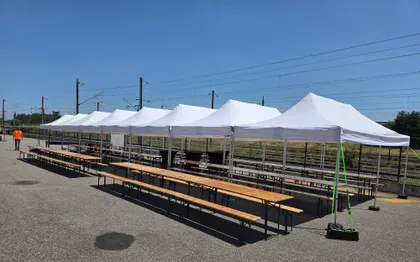 Photo de LOCATION de L'ILL - TONNELLE, MOBILIER (Table, chaises, mange debout...) & JEUX POUR EVENEMENT